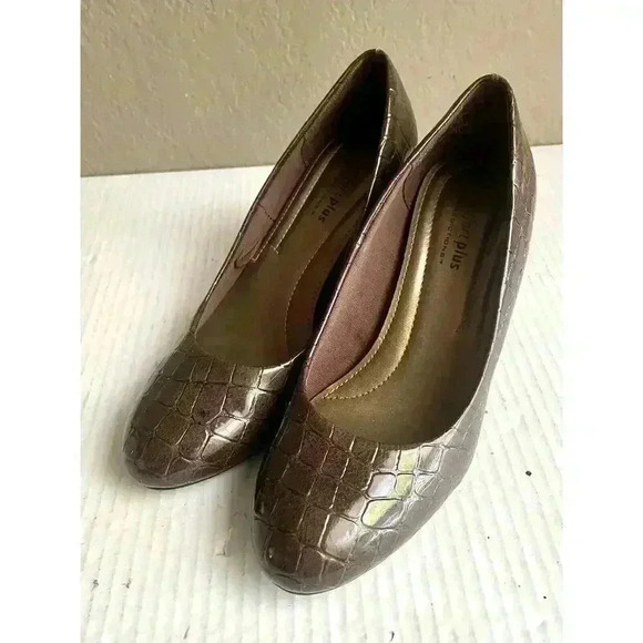 Soft Comfort By Predictions Women's Pumps 6 Brown Burgundy Kitten Heel - Picture 1 of 9